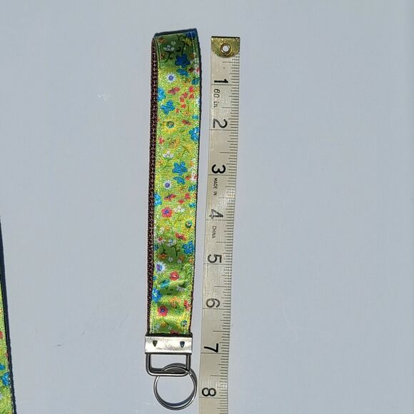 Lanyard Keychain GREEN FLORAL Wrist Key Fob - Handmade - Spring Summer - Picture 3 of 4
